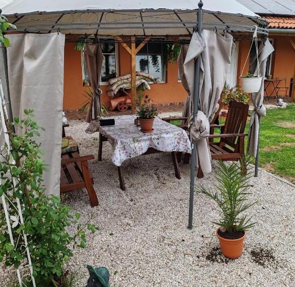 膳宿费 Zeg Zug Vendégház