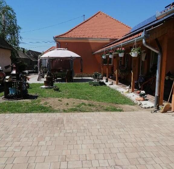 膳宿费 Zeg Zug Vendégház