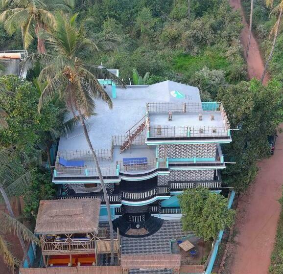 Tropical Wave Hostel Morjim Goa