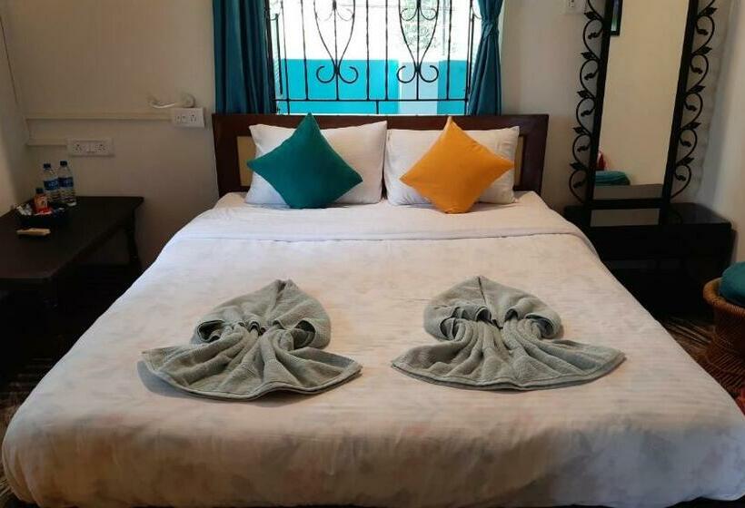 Tropical Wave Hostel Morjim Goa