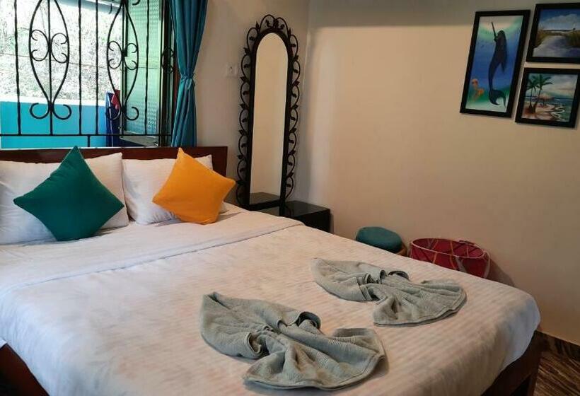Tropical Wave Hostel Morjim Goa