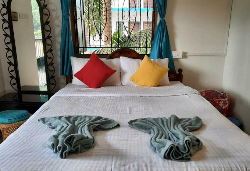 Tropical Wave Hostel Morjim Goa