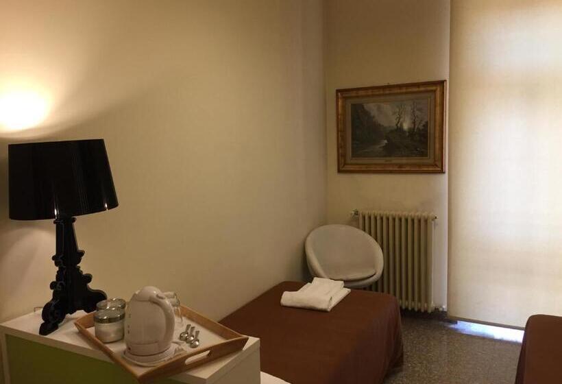 پانسیون Bergamo Center Rooms
