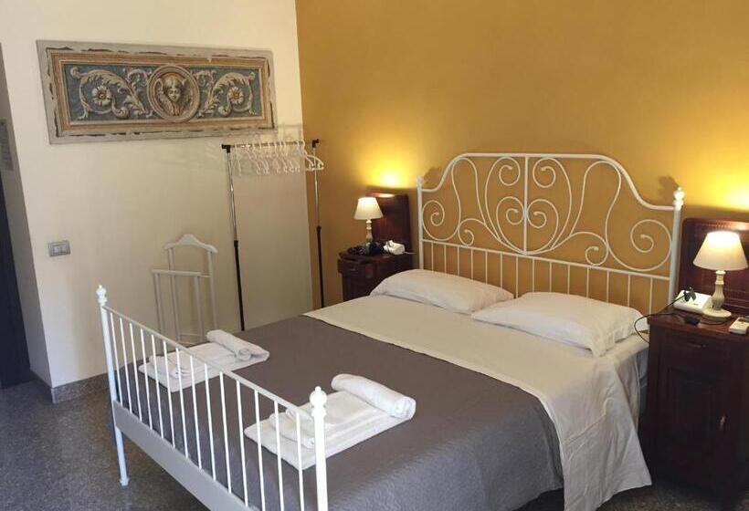 پانسیون Bergamo Center Rooms