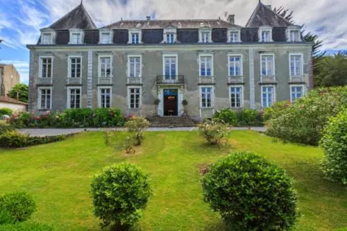 Majatalo Chateau D Estrac