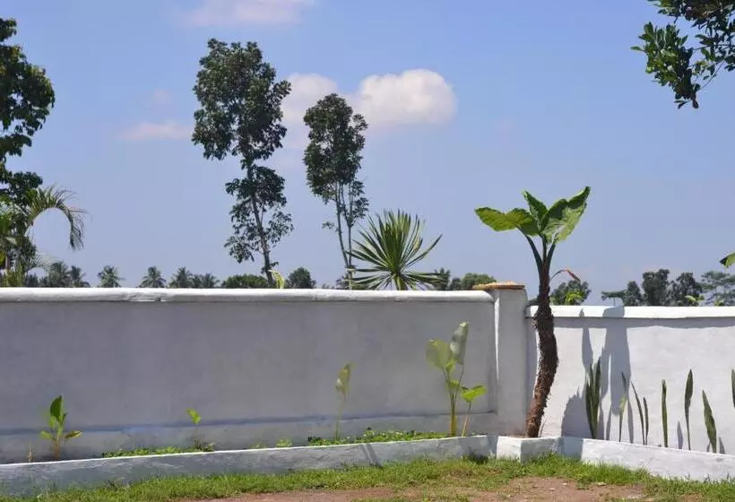 ペンション Pondok Tetebatu Cottages And Cafe