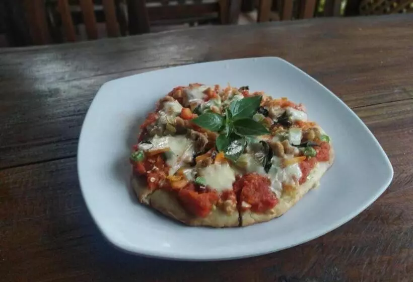 ペンション Pondok Tetebatu Cottages And Cafe