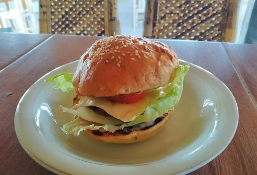 ペンション Pondok Tetebatu Cottages And Cafe