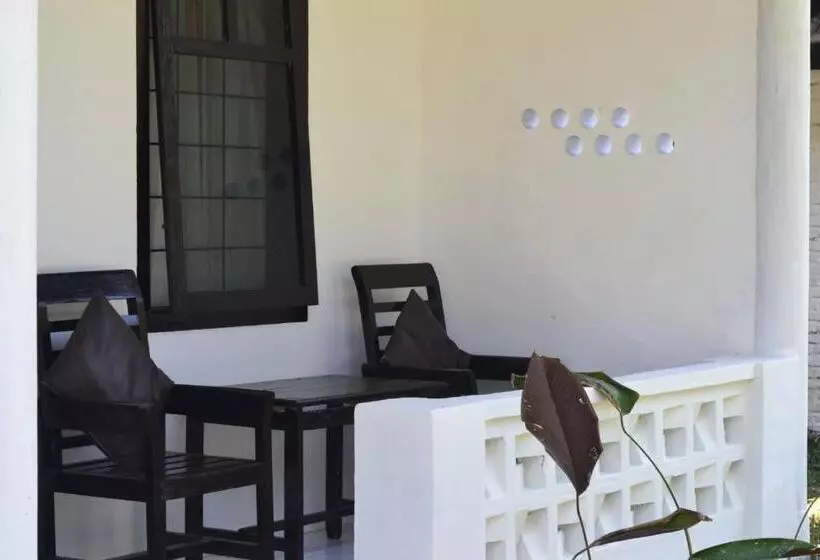 ペンション Pondok Tetebatu Cottages And Cafe