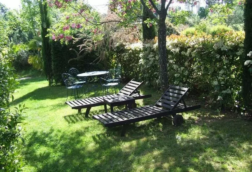 Aamiaismajoitus (B&B) Domaine Du Planas Ailhon Ardeche
