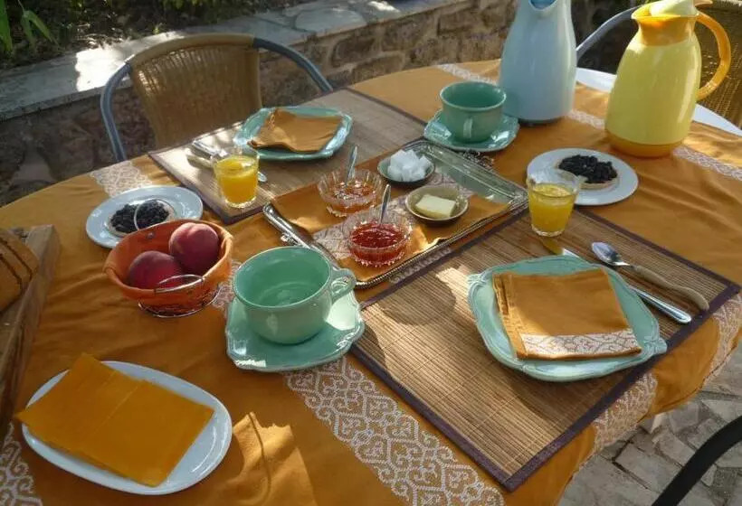 Aamiaismajoitus (B&B) Domaine Du Planas Ailhon Ardeche