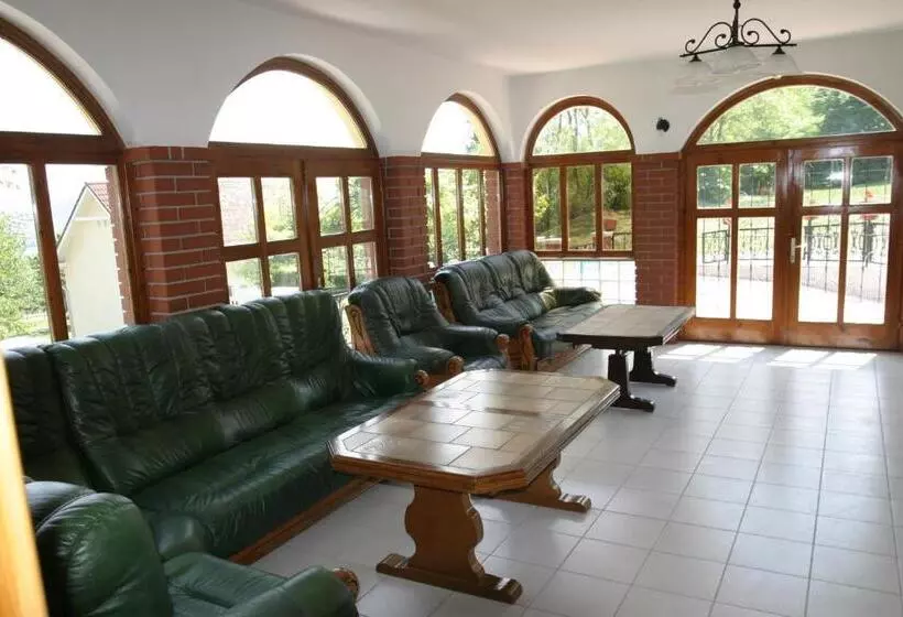 ペンション Villa Teleki