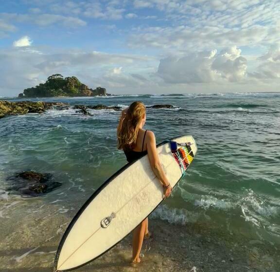 Yoyo Surf Hostel Ahangama
