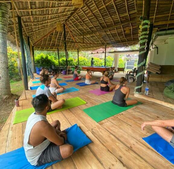 Yoyo Surf Hostel Ahangama