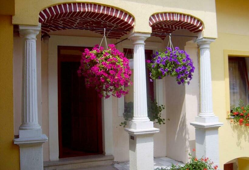 Bed and Breakfast Szűts Panzió