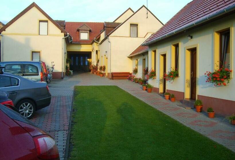 Bed and Breakfast Szűts Panzió