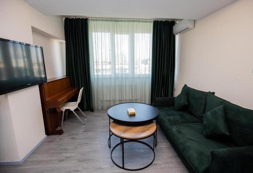 هتل Tigran Mets Yerevan