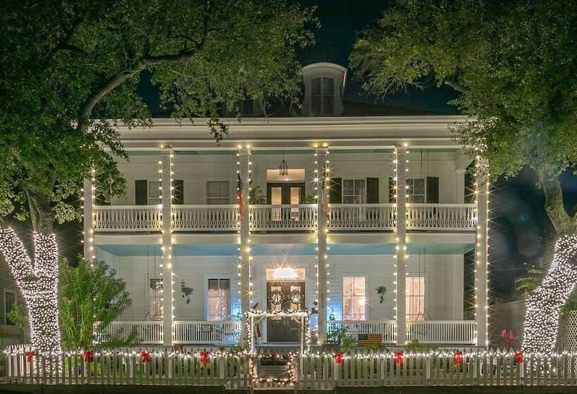 هتل Adams League Historic Inn