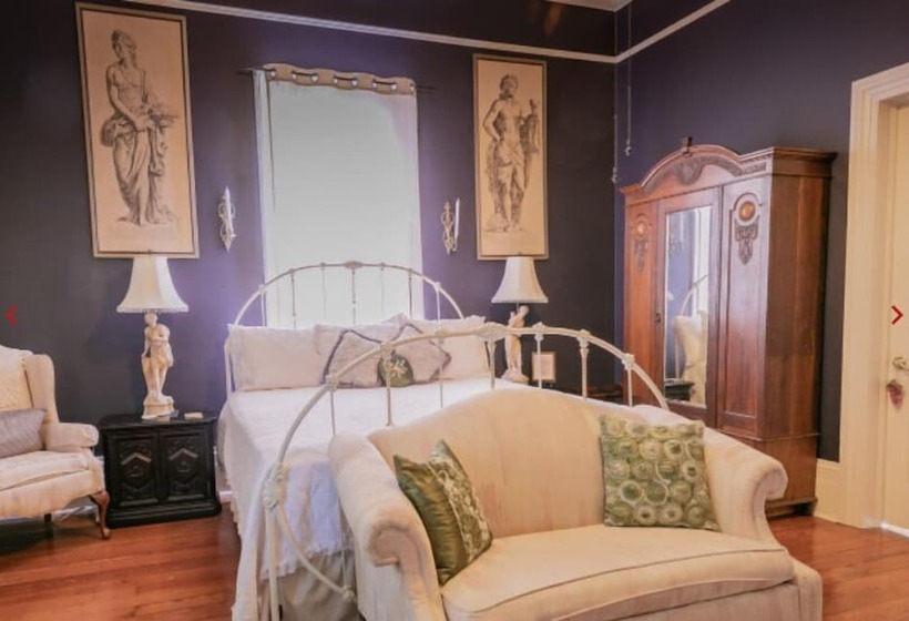 هتل Adams League Historic Inn