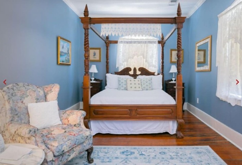 هتل Adams League Historic Inn