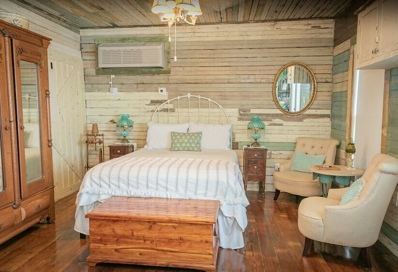 هتل Adams League Historic Inn