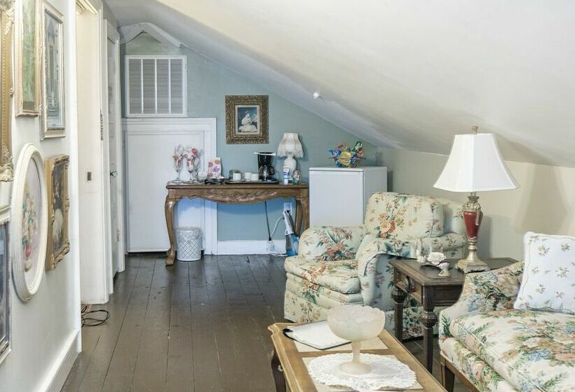 هتل Adams League Historic Inn