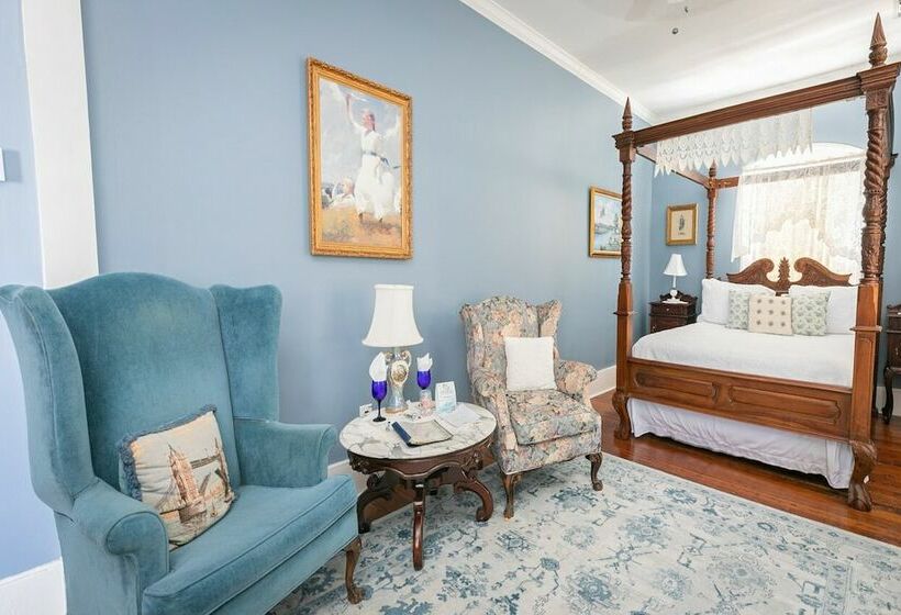 هتل Adams League Historic Inn