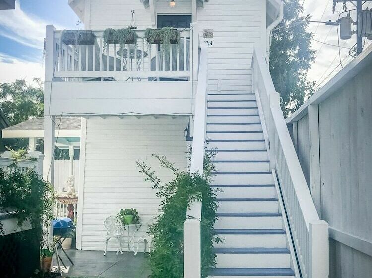 هتل Adams League Historic Inn