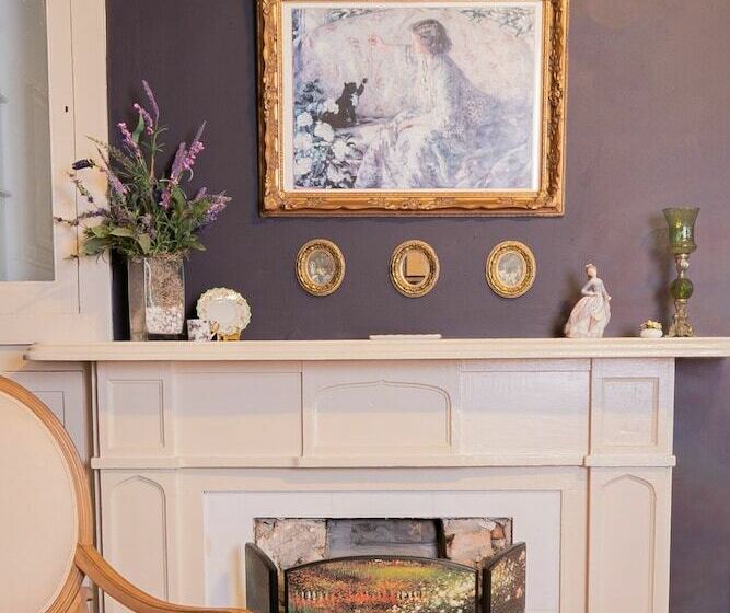 هتل Adams League Historic Inn