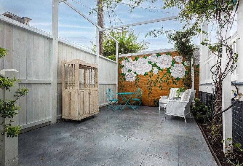 هتل Adams League Historic Inn