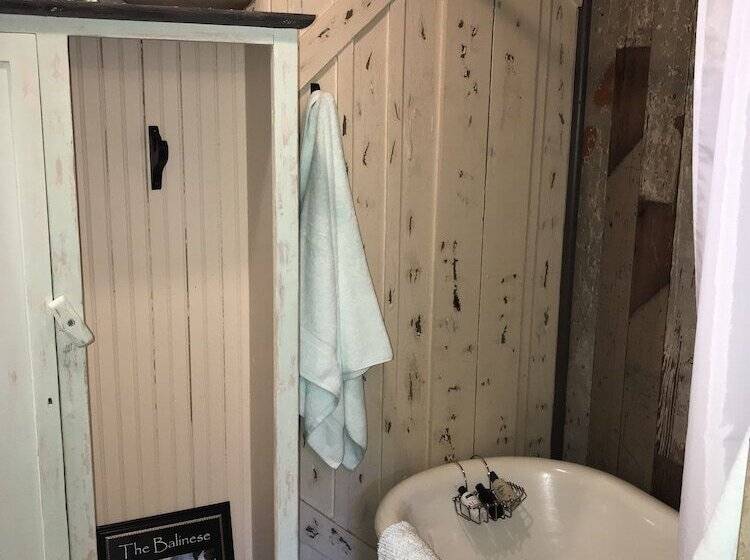 هتل Adams League Historic Inn