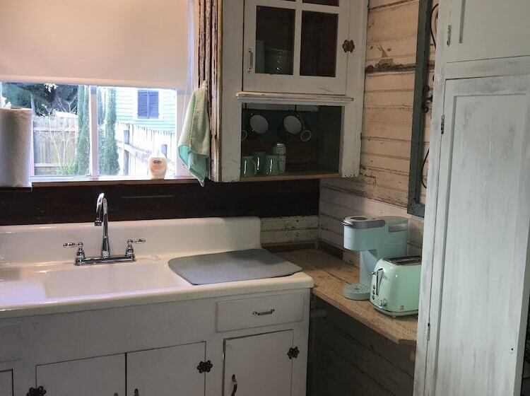 هتل Adams League Historic Inn