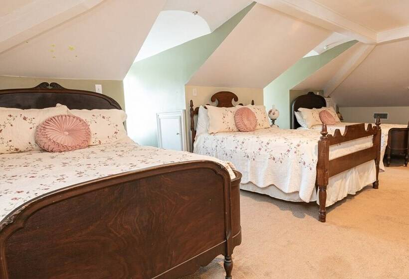 هتل Adams League Historic Inn