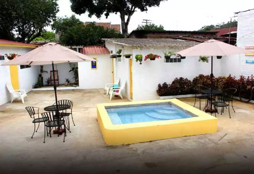 ホテル Nahui Hostal