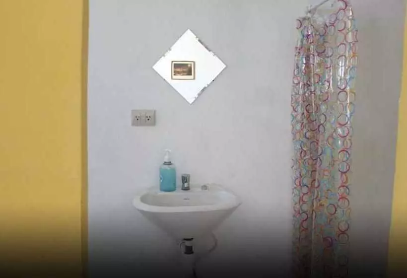 ホテル Nahui Hostal