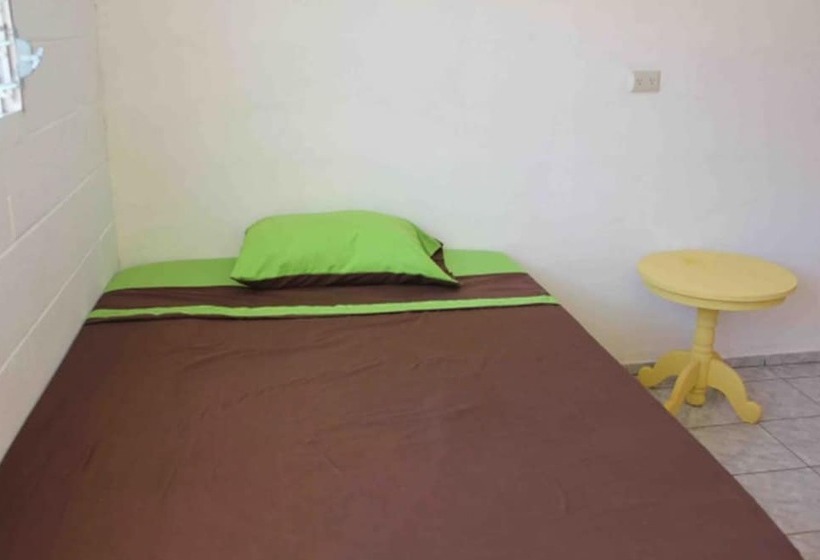 בית מלון כפרי Nahui Hostal