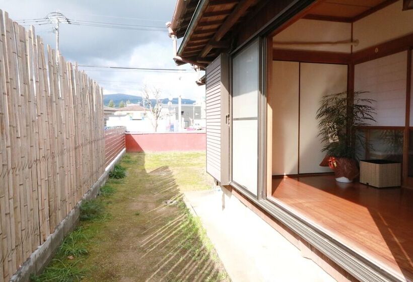 בית מלון כפרי Tips Hostel