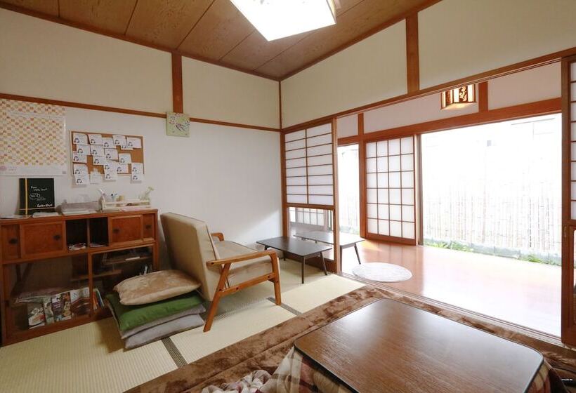 בית מלון כפרי Tips Hostel