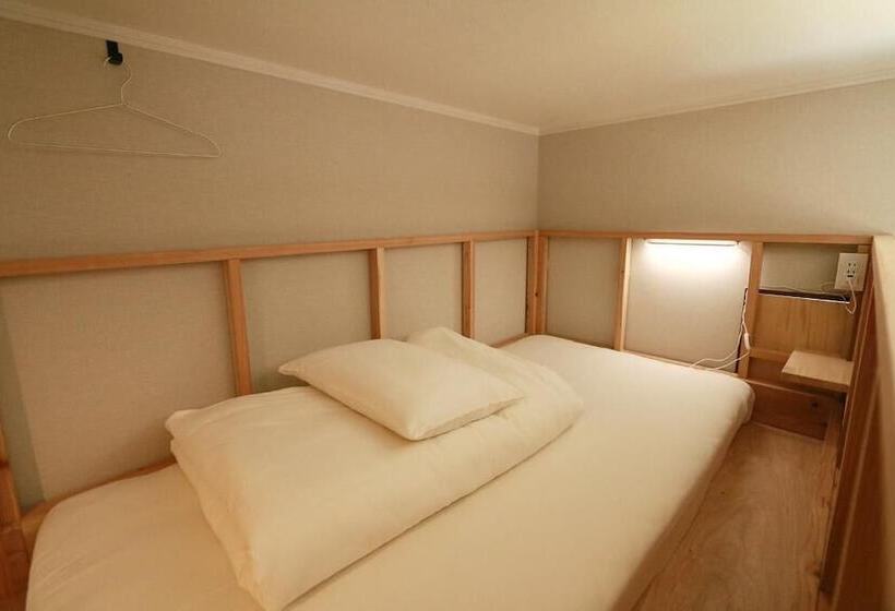 בית מלון כפרי Tips Hostel