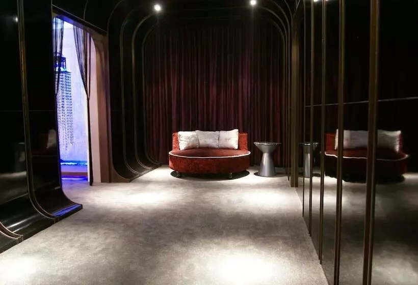 Mos Motel