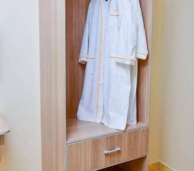 هتل Deuts Four Seasons