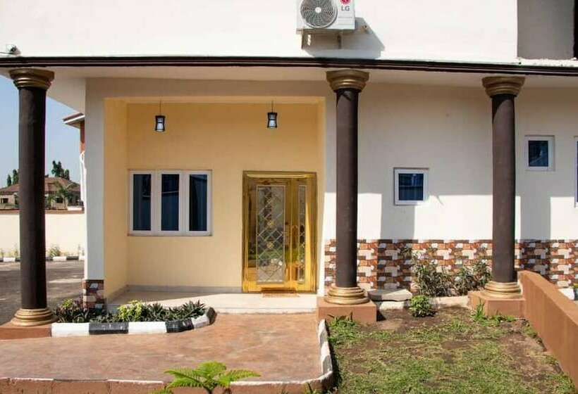 هتل Ralph And Comfort Luxury Suites