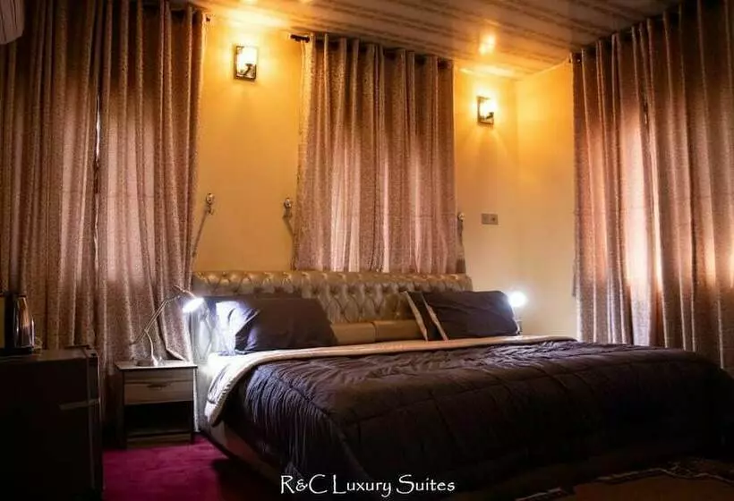 هتل Ralph And Comfort Luxury Suites