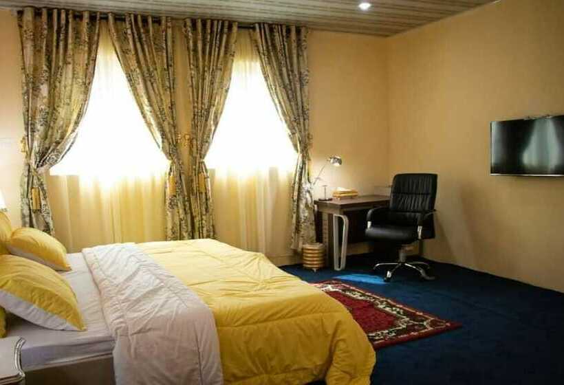 هتل Ralph And Comfort Luxury Suites