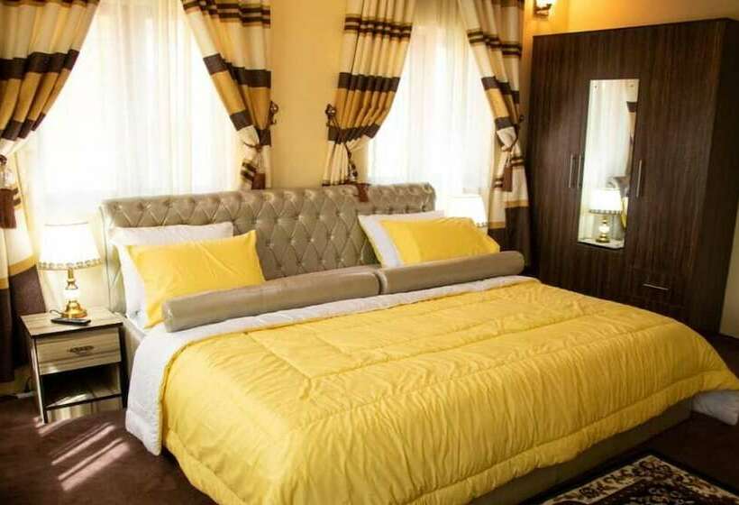 هتل Ralph And Comfort Luxury Suites