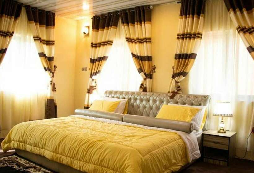 هتل Ralph And Comfort Luxury Suites