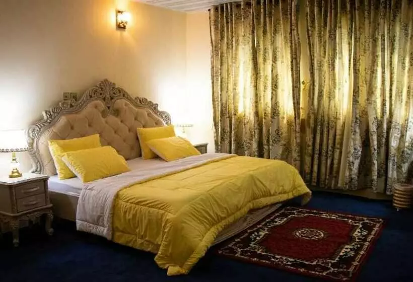 هتل Ralph And Comfort Luxury Suites