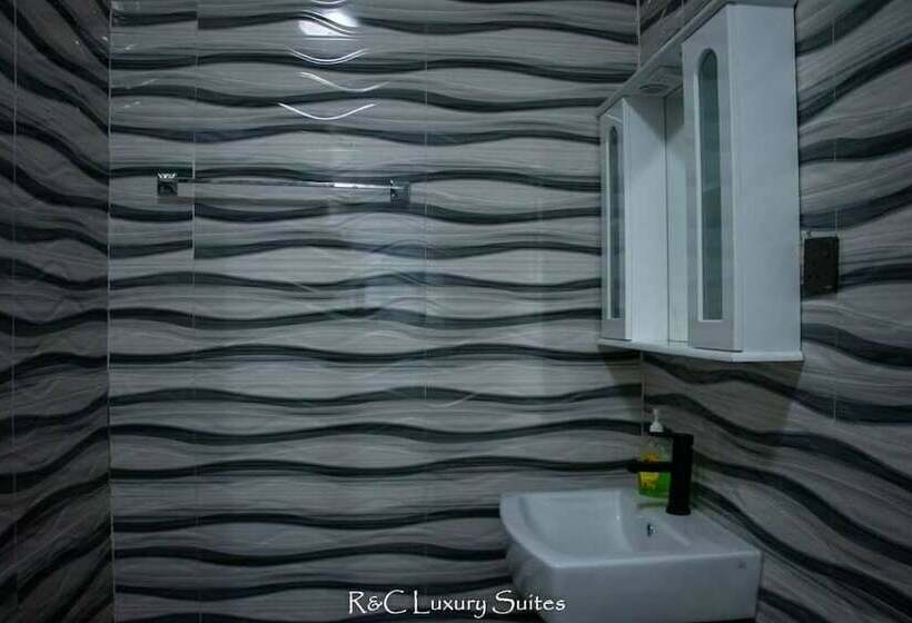 هتل Ralph And Comfort Luxury Suites