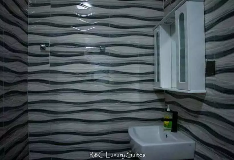 هتل Ralph And Comfort Luxury Suites