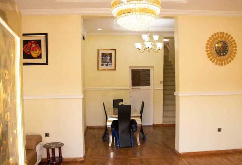 هتل Ralph And Comfort Luxury Suites